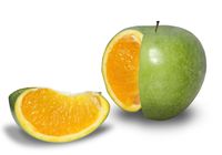 Ein Apfel mit dem Fruchtfleich einer Orange